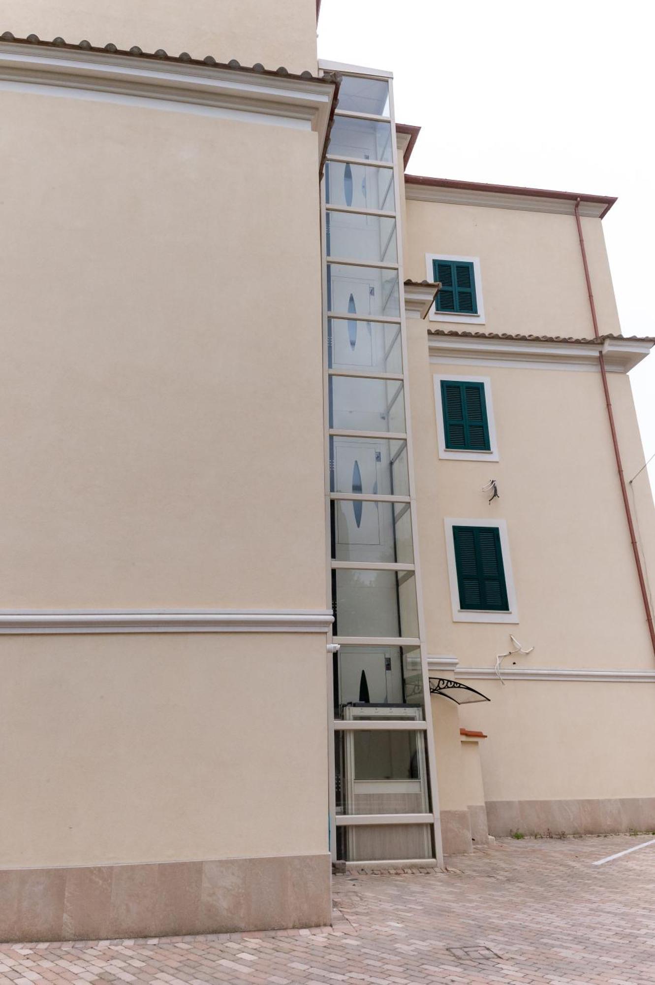 Abitare Il Tempo-Elegante E Moderno-Ad 1 Bus Da Roma Apartment Velletri Bagian luar foto